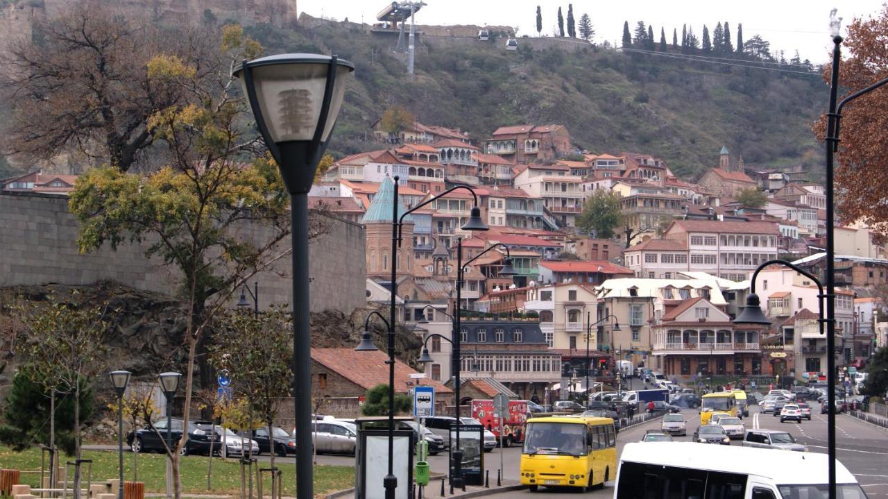 Modern Apartment Avlabari Tbilisi Buitenkant foto